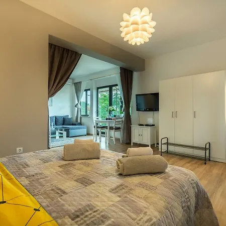 Andrea Apartment *