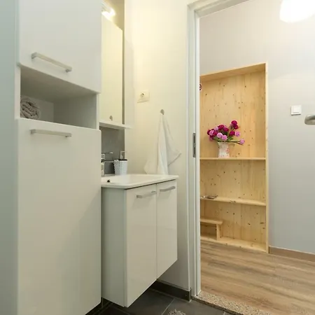 Andrea Apartment *