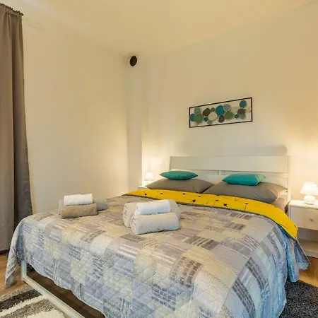 Andrea Apartment *